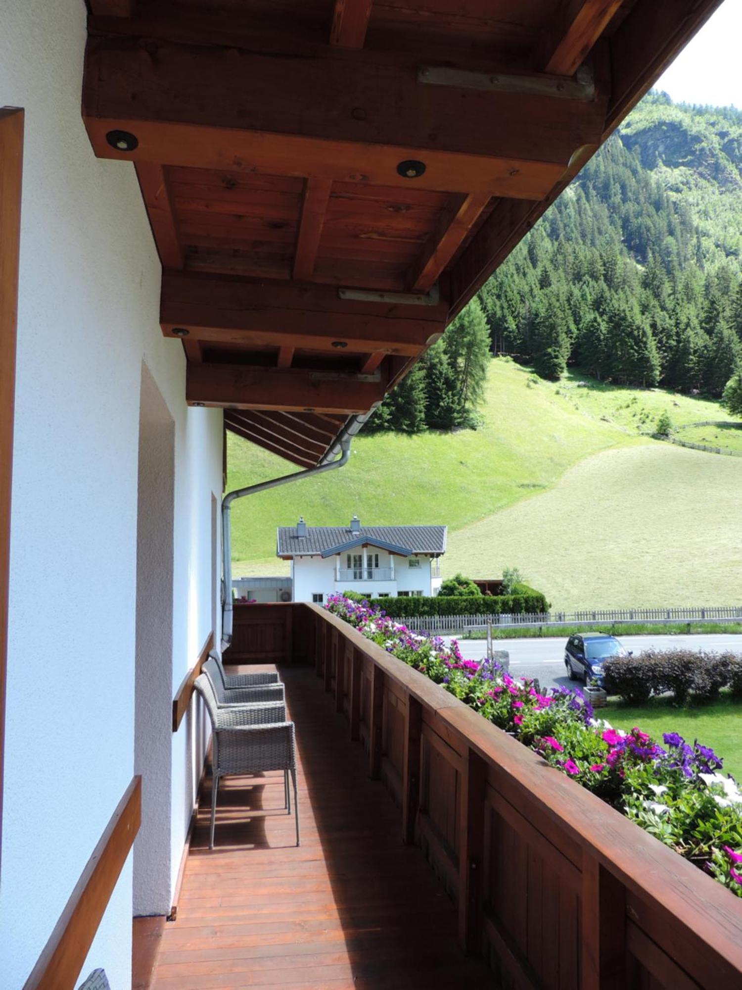 Aparthotel Haus Renate Kaunertal Exterior foto