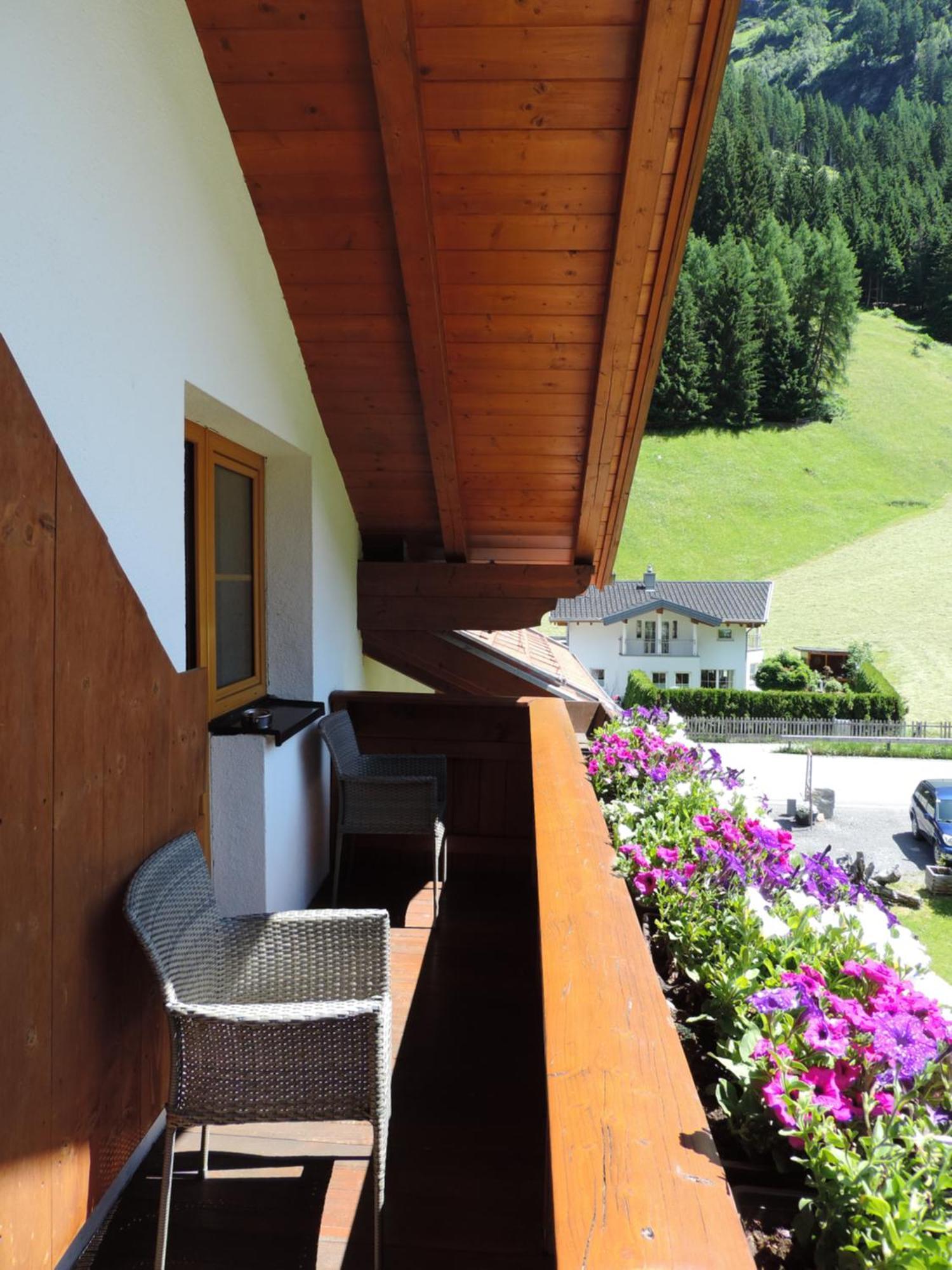 Aparthotel Haus Renate Kaunertal Exterior foto