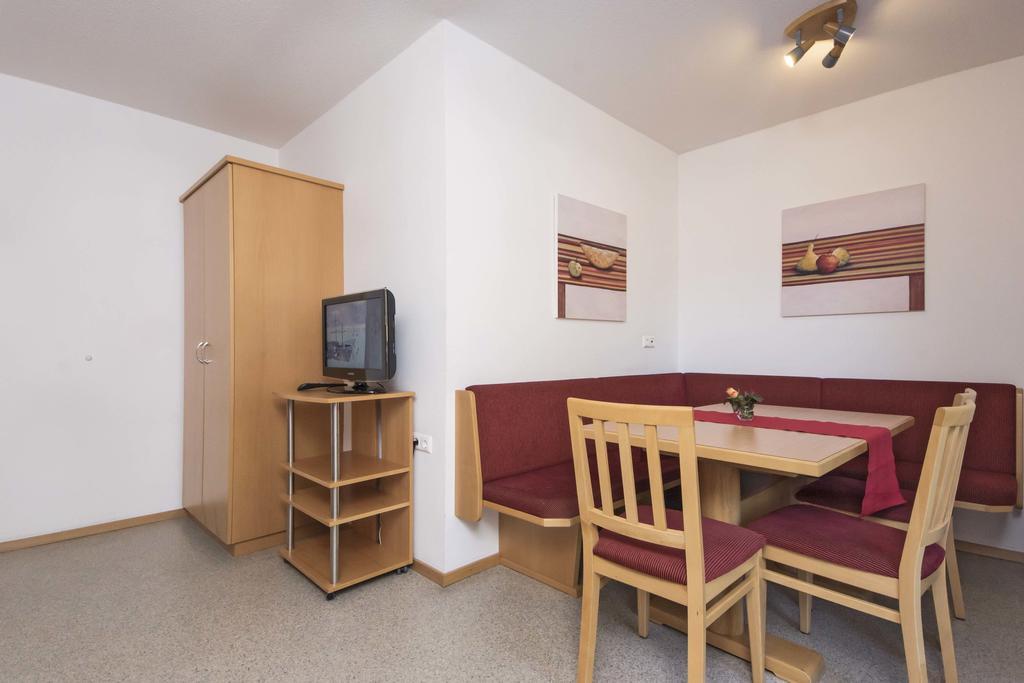 Aparthotel Haus Renate Kaunertal Zimmer foto